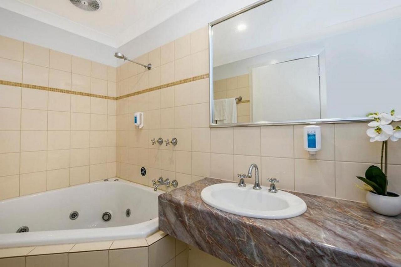Apartments 521 Уорнъмбул Екстериор снимка